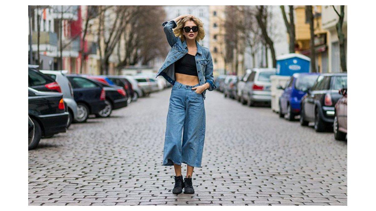 Ilustrasi memakai Celana Wide Leg Jeans
