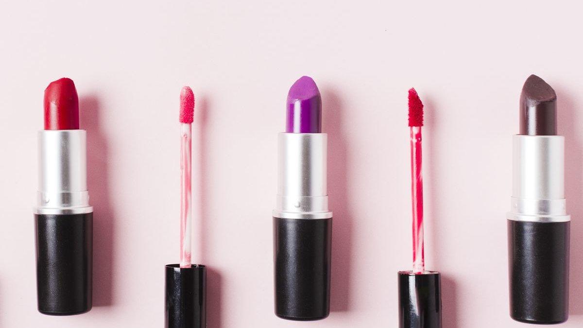 Ilustrasi lipstik yang sesuai dengan undertone.
