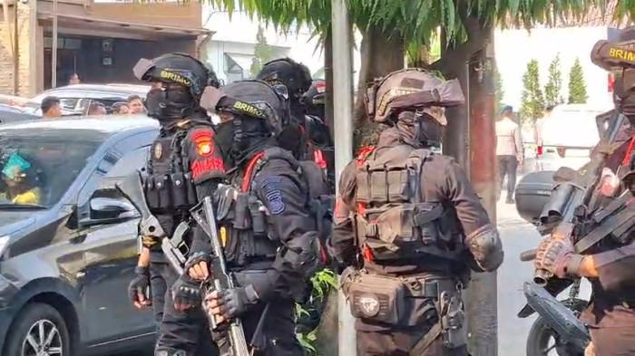 PENGGELEDAHAN KASUS KORUPSI -Suasana kafe yang berada di kawasan Cipete, Jakarta Selatan saat digeledah oleh Korps Tipidkor Polri bersama Polda Metro Jaya pada Rabu (8/7/2026). Penggeledahan ini berkaitan dengan kasus dugaan korupsi dan TPPU dalam penanganan perkara PLN batu bara, perkara PT Asabri, dan Krakatau Steel.