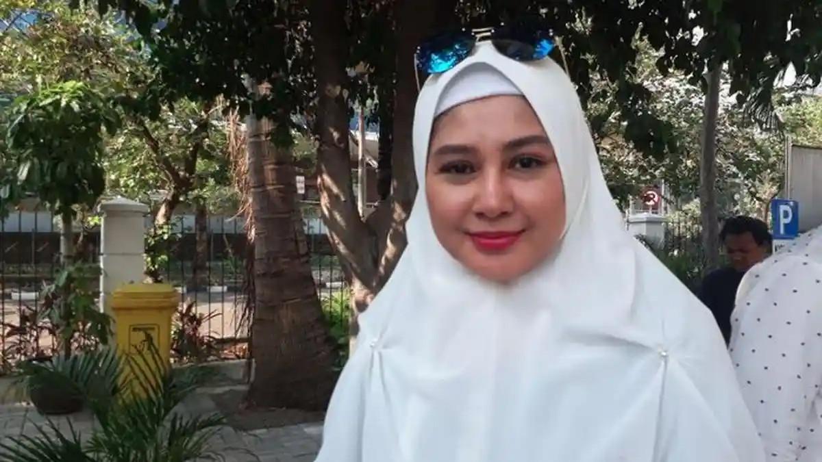 WANITA VICKY PRASETYO - Sosok Vivi Paris yang juga mengklaim dirinya merupakan istri siri Vicky Prasetyo.