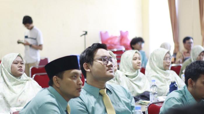 WORKSHOP - Puluhan pengajar SMA ABBS Surakarta mengikuti workshop 