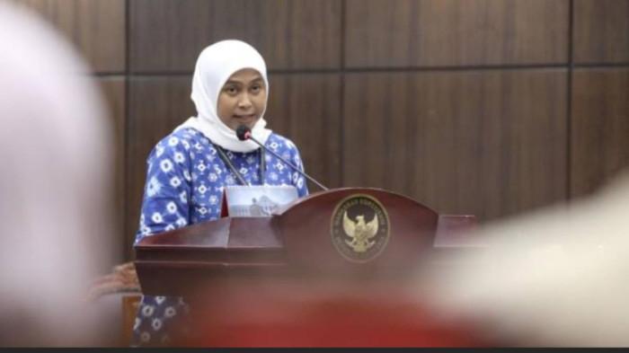 GAJI POKOK - Cenuk Widiayastrisna Sayekti menceritakan perjalanan kariernya sebagai dosen dalam sidang lanjutan pengujian materiil UU Guru dan Dosen di MK pada Selasa (30/6/2026). Unair menegaskan gaji pokok bukanlah gambaran utuh penghasilan dosen karena masih terdapat berbagai komponen penghasilan lain yang diterima secara rutin.