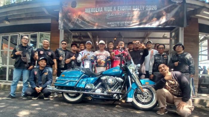 MERDEKA RIDE - Merdeka Ride kembali digelar sebagai agenda touring nasional Harley-Davidson Club Indonesia yang menggabungkan semangat kemerdekaan, persaudaraan bikers, perjalanan lintas kota, budaya Indonesia, serta aksi sosial. Pada penyelenggaraan tahun ini, Merdeka Ride & Evoria Rally 2026 tidak hanya terbuka bagi member HDCI, tetapi juga bagi seluruh pengguna Harley-Davidson yang ingin bergabung dalam perjalanan menuju Bali.