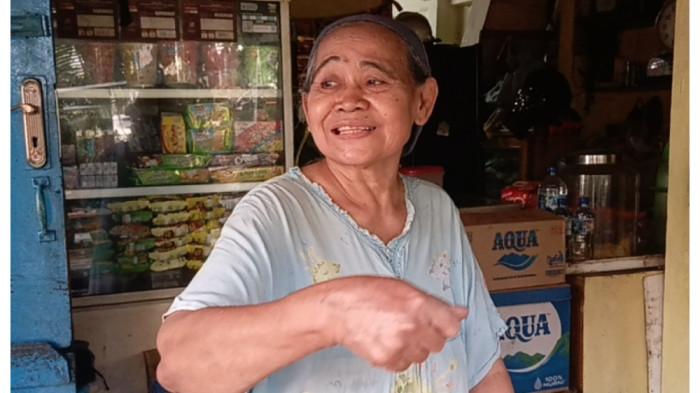 JASAD BAYI - Warga sekitar, Karti saat memberikan keterangan terkait kronologi penemuan bayi pada saluran air di Jalan DI Panjaitan, Jatinegara, Jakarta Timur, Sabtu (11/7/2026). TRIBUNJAKARTA.COM/BIMA PUTRA