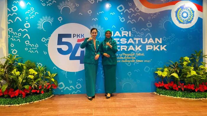 TPPKK SANGIHE - Ketua Tim Penggerak PKK Kabupaten Kepulauan Sangihe, Ny. Cherry Thungari Soeyoenus, bersama Wakil Ketua TP-PKK Ny. Agnes Bulahari Walukow, menghadiri Puncak Peringatan Hari Kesatuan Gerak (HKG) PKK ke-54 yang berlangsung di Makassar, Sulawesi Selatan, Sabtu (11/7/2026). Kegiatan nasional tersebut dihadiri langsung oleh Ketua Umum TP-PKK Pusat, Ny. Tri Tito Karnavian, serta Selvi Ananda Gibran Rakabuming selaku Ketua Umum Dekranas dan Pelindung TP-PKK Pusat.
