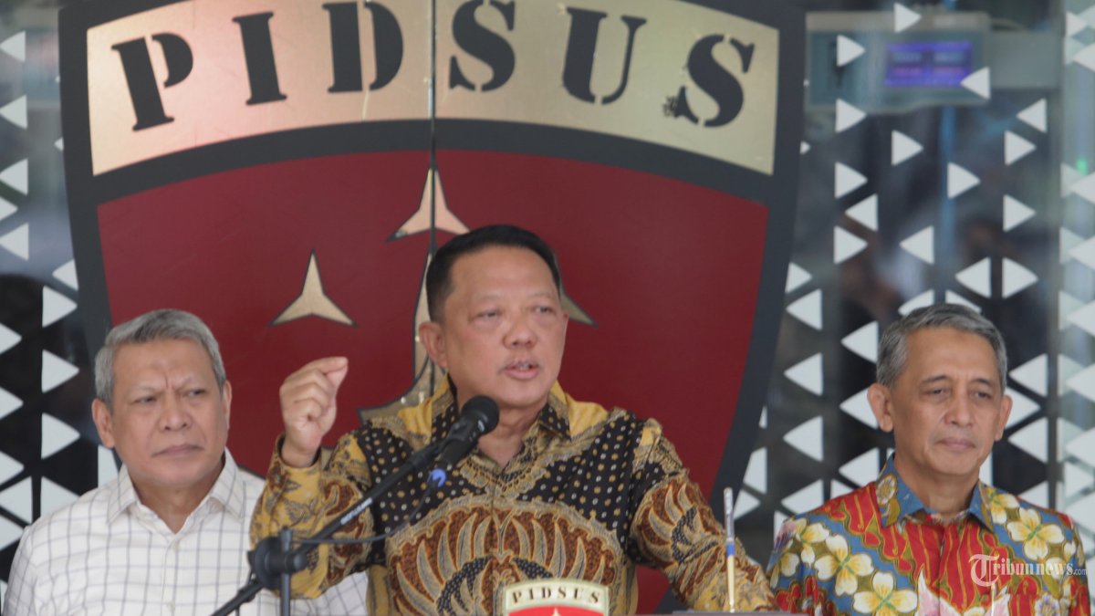 FEBRIE ADRIANSYAH TERSANGKA - Febrie Adriansyah saat masih menjabat sebagai Jaksa Agung Muda Tindak Pidana Khusus (Jampidsus) Kejaksaan Agung RI dan memberikan keterangan saat konferensi pers di Gedung Bundar Kejaksaan Agung, Jakarta, Jumat (10/7/2026). TRIBUNNEWS/IRWAN RISMAWAN
