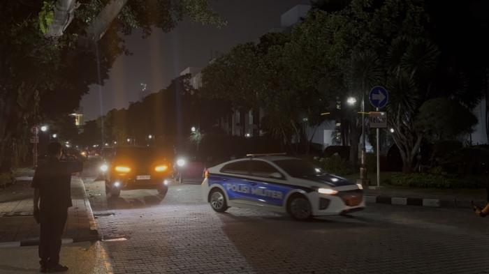 PEJABAT KE ISTANA - Iring-iringan mobil pejabat tinggi negara yang dikawal ketat oleh mobil patroli Polisi Militer saat bergerak meninggalkan area Istana Kepresidenan, Jakarta, usai menggelar pertemuan tertutup dengan Presiden Prabowo Subianto. (Igman Ibrahim/Tribunnews.com)