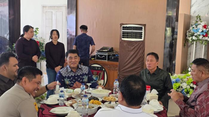 PENGUCAPAN SYUKUR - Gubernur Sulawesi Utara (Sulut) Mayjen TNI (Purn) Yulius Selvanus Komaling (YSK) menghadiri ibadah di Gereja GMIM Talita Kum, Kabupaten Minahasa Selatan (Minsel), Minggu (12/7/2026).