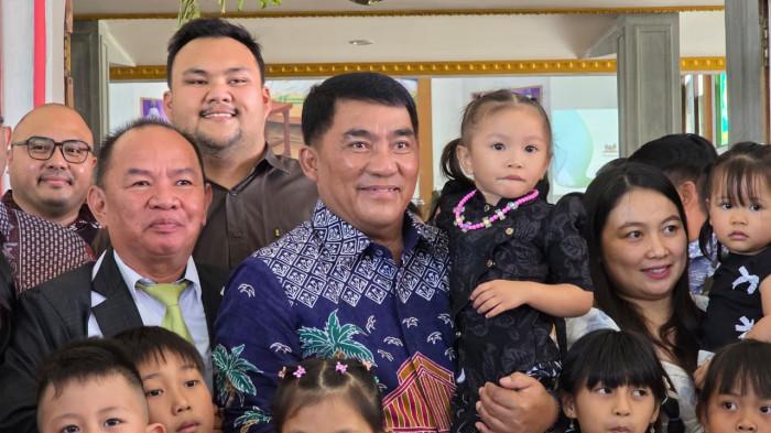 PENGUCAPAN SYUKUR - Gubernur Sulawesi Utara (Sulut) Mayjen TNI (Purn) Yulius Selvanus Komaling (YSK) menghadiri ibadah di Gereja GMIM Talita Kum, Kabupaten Minahasa Selatan (Minsel), Minggu (12/7/2026).