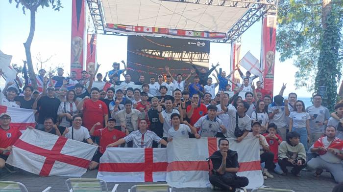 Komunitas Three Lions Sulut usai nonton bareng di Kawasan Ekraf Megamas Manado