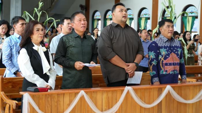 BERSYUKUR - Gubernur Sulawesi Utara (Sulut) Mayjen TNI (Purn) Yulius Selvanus menyampaikan pesan khusus kepada masyarakat Minahasa Selatan (Minsel) dalam momentum Hari Pengucapan Syukur, Minggu (12/7/2026). Menurut YSK, tradisi Pengucapan Syukur memiliki makna yang lebih dalam daripada sekadar perayaan tahunan.