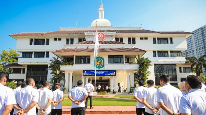 ASN Pemko Medan upacara di Balai Kota Medan.