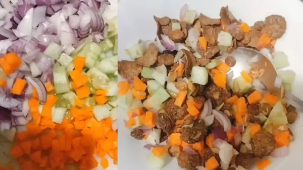 एका वाडग्यात पौष्टिक बाजरी मिसळलेल्या ताज्या चिरलेल्या भाज्या, हेल्दी आणि झटपट स्नॅक रेसिपीसाठी योग्य आहेत.