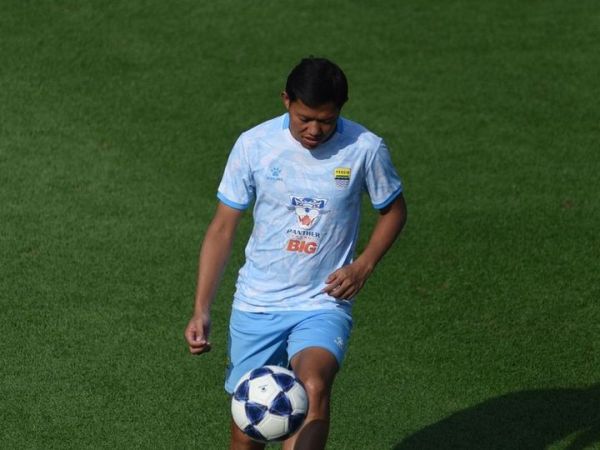 Gelandang Persib, Adam Alis incar misi penebusan saat bertandang ke markas Persebaya Surabaya
