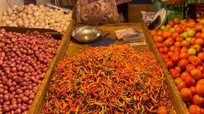 PASAR BERSEHATI - Harga sejumlah bahan pokok di Pasar Bersehati Manado, Sulawesi Utara, hingga saat ini dilaporkan masih terus bergejolak. Berdasarkan pantauan berkala di lapangan pada Jumat (9/9/2026), salah satu komoditas yang paling menyita perhatian adalah cabai rawit asal Gorontalo.