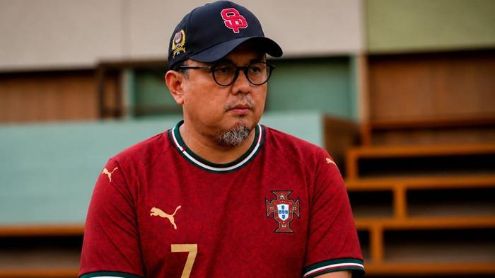 PESTA BOLA 2026 - Manajer Tim Semen Padang FC, Braditi Moulevey atau yang akrab disapa Levi, menjagokan Portugal menjadi juara Piala Dunia 2026. Menurutnya, perpaduan pemain senior dan generasi muda membuat Selecao das Quinas berpeluang besar melangkah hingga mengangkat trofi juara.