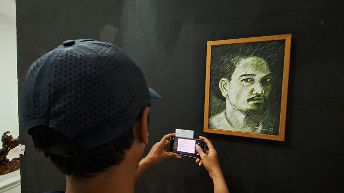 SOSOK TRUBUS: Potret Trubus Soedarsono di Pameran Karya Seni Daulat Sampah di Taman Budaya Kulon Progo, Sabtu (11/07/2026).