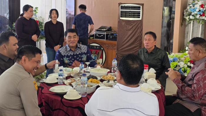 SUKACITA: Gubernur Sulawesi Utara Mayjen TNI (Purn) Yulius Selvanus Komaling safari perayaan Pengucapan Syukur Kabupaten Minahasa Selatan, Minggu (12/7/2026). Kunjungi beberapa lokasi.