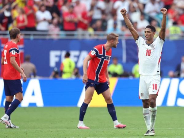 Selebrasi gelandang Timnas Inggris, Jude Bellingham (kanan), usai mencetak gol keduanya ke gawang Timnas Norwegia pada perempat final Piala Dunia 2026.