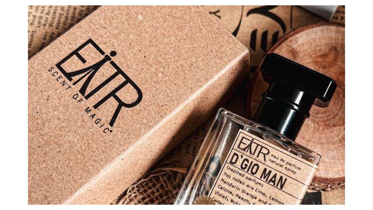 Ilustrasi tips menyimpan parfum agar tahan lama dengan menyimpan dalam kemasan asli