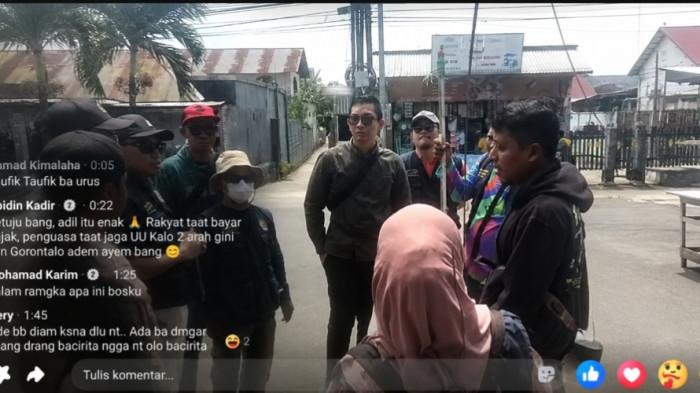 PEMKOT -- Sebanyak 23 titik reklame ditertibkan Bapenda Kota Gorontalo dalam operasi yang digelar Sabtu. Pemerintah mengimbau seluruh pelaku usaha mengurus izin dan memenuhi kewajiban pajak sebelum memasang reklame.