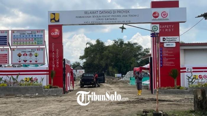 Potret terkini proses perataan lahan pembangunan gedung sekolah rakyat di Kecamatan Bendosari, Kabupaten Sukoharjo pada Rabu (4/2/2026).
