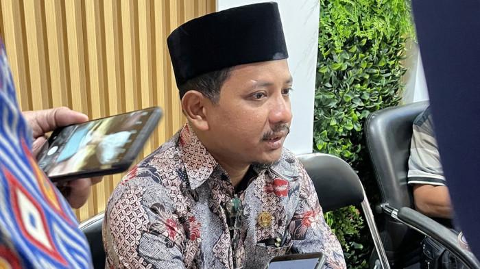 BERI PENJELASAN - Ketua Fraksi Partai NasDem DPRD Jawa Timur, Muhammad Nasih Aschal, saat ditemui di gedung DPRD Jatim, Surabaya pada Jumat (10/7/2026). Ia mengutuk keras aksi rudapaksa terhadap gadis remaja berinisial RR (15) di Kabupaten Sampang, Madura.