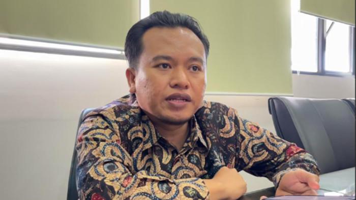 BERI PENJELASAN - Anggota DPRD Jatim Nurul Huda saat ditemui di Gedung DPRD Jatim, Jumat (10/7/2026). Politisi PPP ini menyoroti kasus dugaan rudapaksa bergilir terhadap seorang anak perempuan berusia 15 tahun, warga Kabupaten Sampang, Madura.