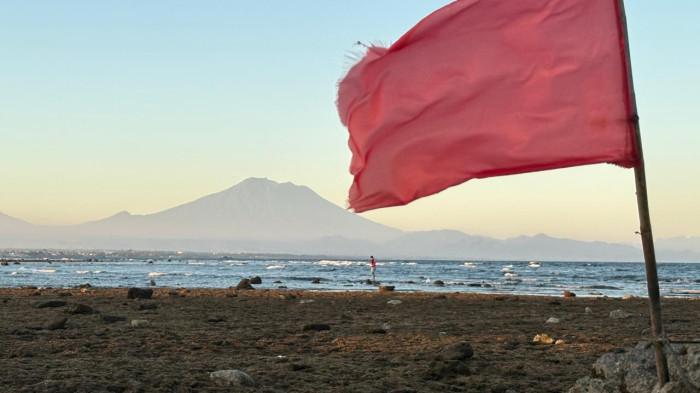 SANUR - Posisi Bali sebagai pulau terbaik di dunia, kini tergeser oleh pulau yang berada di Thailand. Berdasarkan liputan Kompas, Bali kini menempati peringkat ketiga, dalam daftar Best Islands in Asia-Pacific in 2026 pada Travel + Leisure Luxury Awards Asia Pacific 2026, Kamis (18/6/2026), berdasarkan pilihan pembaca.