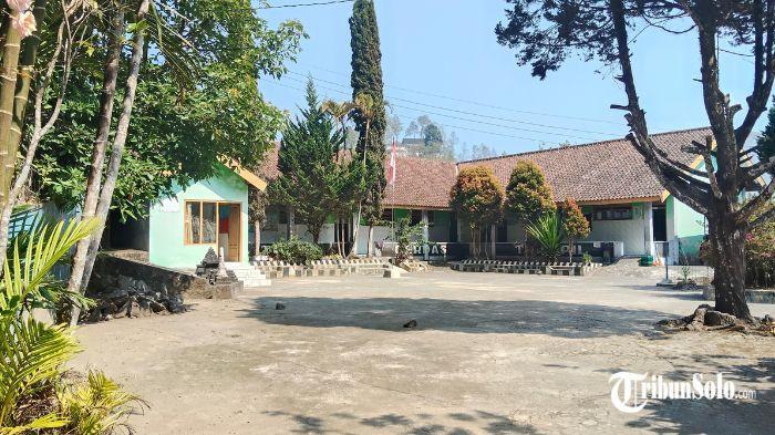 SEPI - Suasana SDN 3 Blumbang, Dusun Dawuhan, Kelurahan Blumbang, Kecamatan Tawangmangu, Kabupaten Karanganyar, Senin (13/7/2026). Pada SPMB tahun 2026/2027, SDN 3 Blumbang tidak mendapatkan murid baru sama sekali.