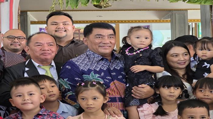 DUKUNG - Gubernur Sulawesi Utara Yulius Selvanus Komaling (YSK) asdg