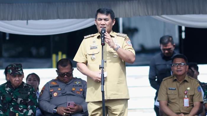 PEMPROV SULUT - Gubernur Sulawesi Utara Yulius Selvanus Komaling (YSK) saat memberikan sambutan dalam acara perayaan hari raya Qurban di Manado, Sulawesi Utara. Gubernur YSK juga menyampaikan ucapan selamat Tahun Baru Islam 1 Muharram 1448 Hijriah kepada seluruh umat Muslim di Sulut.