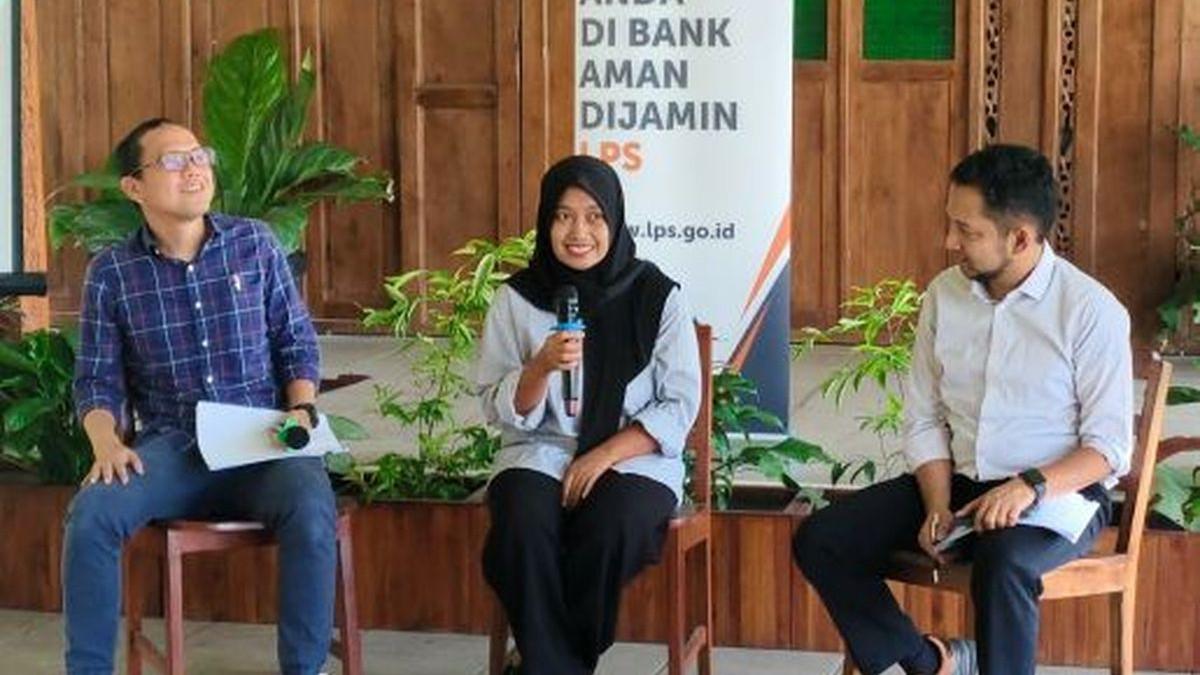 KASUS VIRAL - Lia Sri Ningsih (42), warga Klepu, Kecamatan Ceper, Klaten, Jawa Tengah merasa lega tabungannya di BPR Ceper dikembalikan utuh LPS, Kamis (9/7/2026).