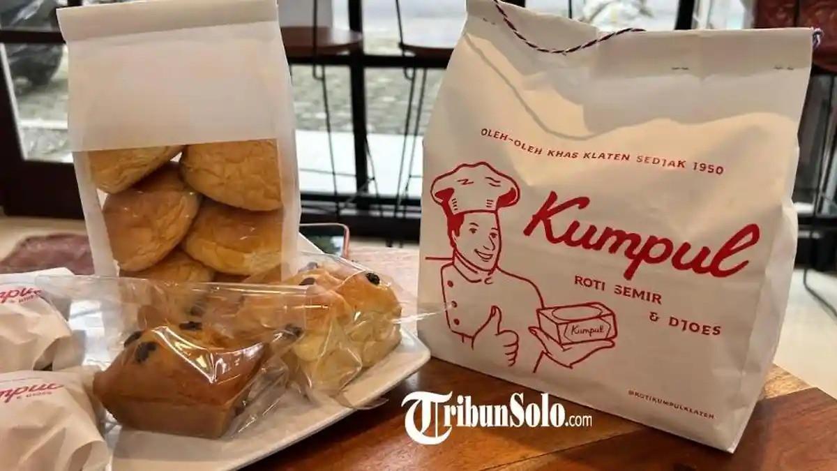 OLEH-OLEH KLATEN - Toko Roti Kumpul, Jalan Samanhudi, Utara Stasiun Klaten, Kabupaten Klaten. Toko yang menjual roti semir ini buka setiap hari, mulai pukul 10.00 WIB hingga pukul 22.00 WIB.