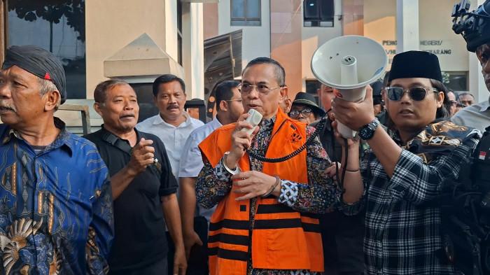 SUASANA SIDANG - Suasana sidang dugaan korupsi yang menjerat Bupati Pati nonaktif sekaligus mantan anggota Komisi V DPR RI Sudewo berlangsung di Ruang Sidang Cakra, Pengadilan Tipikor Semarang, Senin (13/7/2026). Dalam sidang pemeriksaan 12 saksi tersebut, JPU KPK berulang kali mencecar saksi terkait dugaan pengaturan proyek perkeretaapian, aliran commitment fee, serta mempertanyakan dugaan keterlibatan Sudewo dalam proyek-proyek DJKA Kementerian Perhubungan.
