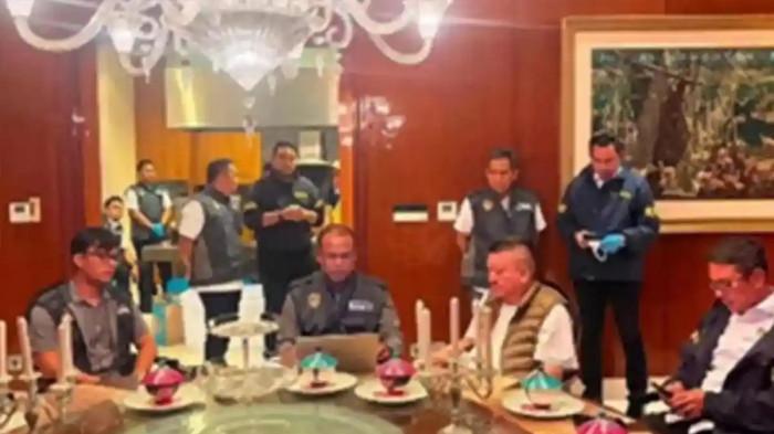 TAN KIAN DITANGKAP?- Foto diduga pengusaha Tan Kian sedang diperiksa penyidik Kortas Tipdkor Polri. Polri menegaskan bila Tan Kian saat ini masih berstatus saksi. Penegasan itu sekaligus mengklarifikasi isu yang beredar di media sosial jika Tan Kian ditangkap.