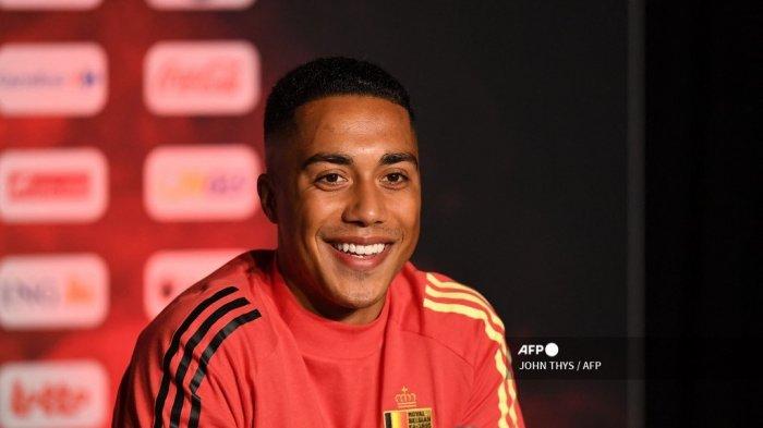 Gelandang Belgia Youri Tielemans berbicara selama konferensi pers di base camp tim di Pusat Sepak Bola Nasional Belgia di Tubize pada 30 Juni 2021 selama kompetisi sepak bola UEFA EURO 2020.