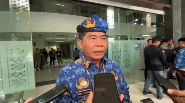 GENJOT PAD - Gubernur Kaltara Zainal A Paliwang saat diwawancara di Tanjung Selor beberapa waktu lalu. Di DPRD Kaltara, Gubernur Kaltara Zainal Paliwang mengaku telah menyiapkan langkah mengenjot pendapatan asli daerah atau PAD, hingga komitmen optimalkan vendor lokal Kalimantan Utara.