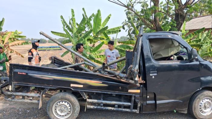 BANGKAI MOBIL - Kendaraan pikap pengangkut 17 orang dalam kecelakaan maut di Jalur Pantura Indramayu, Jawa Barat, tepatnya di wilayah Desa Kiajaran Kulon, Kecamatan Lohbener, Minggu (12/7/2026). (dok. Satlantas Polres Indramayu)