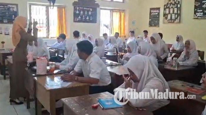 SEKOLAH BANGKALAN - Pihak SMAN 1 Bangkalan menunda satu minggu distribusi Makan Bergizi Gratis (MBG) karena terbentur kesibukan kegiatan Masa Pengenalan Lingkungan Sekolah (MPLS), Senin (13/7/2026). 