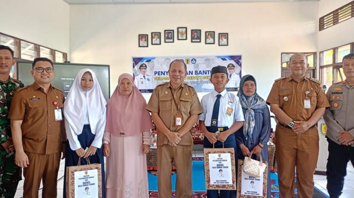 PERLENGKAPAN SEKOLAH DI HST