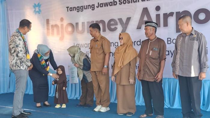 Penyerahan bantuan TJSL dari PT aNGKASA PURA 1  2
