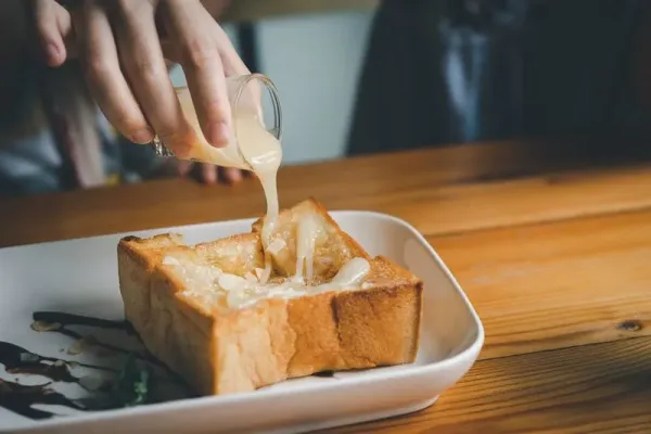 Kreasi roti panggang dengan manfaat susu kental manis. Kreasi roti panggang dengan manfaat susu kental manis.