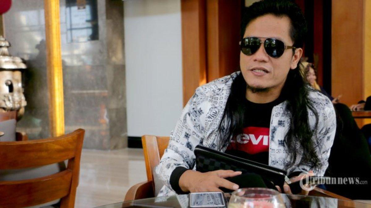PONPES GUS MIFTAH - Foto Dokumentasi Pengasuh Pondok Pesantren Ora Aji, Kalasan, Kabupaten Sleman, DI Yogyakarta, Miftah Maulana Habiburrahman atau yang akrab disapa Gus Miftah, pada Senin. (17/06/2019). Kabar terbaru pada Sabtu (31/5/2025), sejumlah santri ponpes Ora Aji milik Gus Miftah tersangkut kasus dugaan penganiayaan dan pencurian hingga berujung saling lapor polisi. Berikut duduk perkaranya.