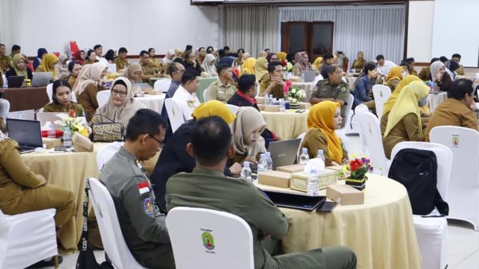 SP2D ONLINE - Penjabat Sekretaris Daerah Kabupaten Nunukan, H Raden Iwan Kurniawan, menyampaikan sambutan saat membuka Sosialisasi Implementasi SP2D Online pada aplikasi SIPD dan peluncuran Kartu Kredit Pemerintah Daerah (KKPD) di Lantai 5 Kantor Bupati Nunukan, Selasa (14/7/2027). Kegiatan ini menjadi bagian dari upaya Pemerintah Kabupaten Nunukan memperkuat digitalisasi pengelolaan keuangan daerah yang lebih efektif, transparan, dan akuntabel.