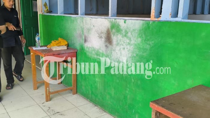 DUGAAN BOM RAKITAN- Penampakan bekas ledakan diduga dari bom rakitan di MAN 3 Padang, Kelurahan Balai Gadang, Kecamatan Koto Tangah, Kota Padang, Sumatera Barat, Selasa (14/7/2026) siang.