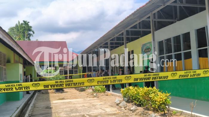 STERILISASI LOKASI- Kondisi area MAN 3 Padang, Koto Tangah, Kota Padang yang telah dipasangi garis polisi menyusul adanya dugaan bom rakitan, Selasa (14/7/2026).