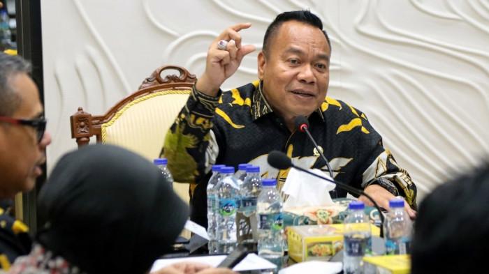 ETIKA BIROKRASI - Ketua Komisi A DPRD Surabaya, Yona Bagus Widyatmoko, meminta Pemerintah Kota Surabaya tetap mengedepankan etika birokrasi dalam menangani kasus dugaan pungutan liar (pungli) jual beli stan di Sentra Wisata Kuliner (SWK) Tambak Wedi, Kecamatan Kenjeran, Surabaya, Jawa Timur pada Selasa (14/7/2026).