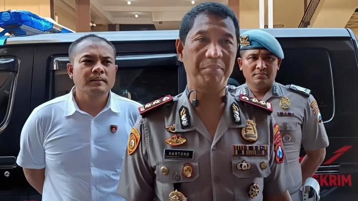 KETERANGAN - Kapolres Sampang, AKBP Hartono didampingi Kasat Reskrim Polres Sampang, Iptu Nur Fajri Alim (kiri), saat memberikan keterangan soal membentuk tim khusus untuk menangani kasus rudapaksa yang melibatkan 27 tersangka di Kabupaten Sampang, Madura, Jawa Timur pada Selasa (14/7/2026). Menurutnya, penanganan perkara ini menjadi prioritas