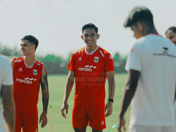 Bek Timnas Indonesia, Rizky Ridho, saat menjalani latihan dalam persiapan skuad Garuda menuju ASEAN Championship 2026.